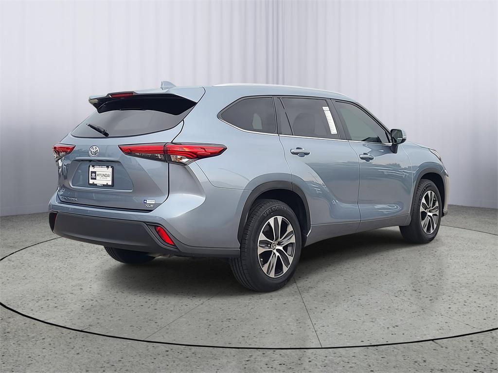 used 2023 Toyota Highlander car, priced at $29,985