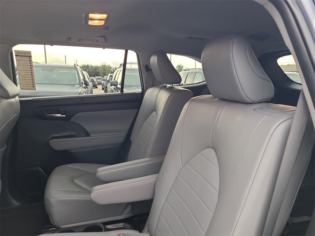 used 2023 Toyota Highlander car, priced at $29,985