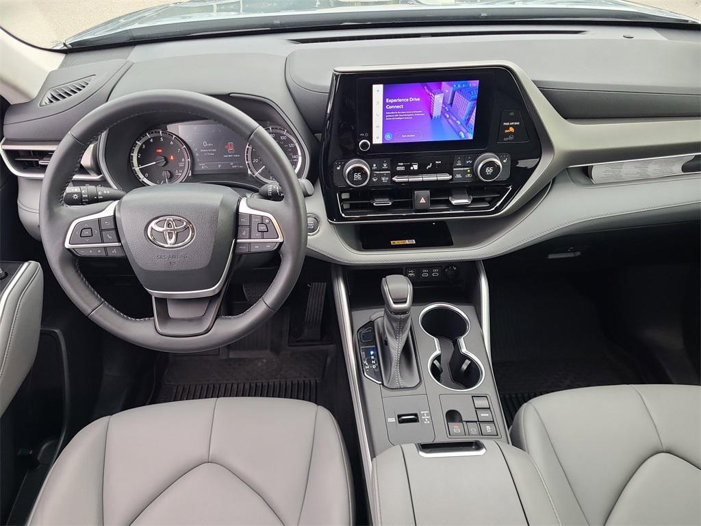 used 2023 Toyota Highlander car, priced at $29,985