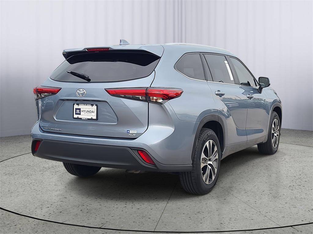 used 2023 Toyota Highlander car, priced at $29,985