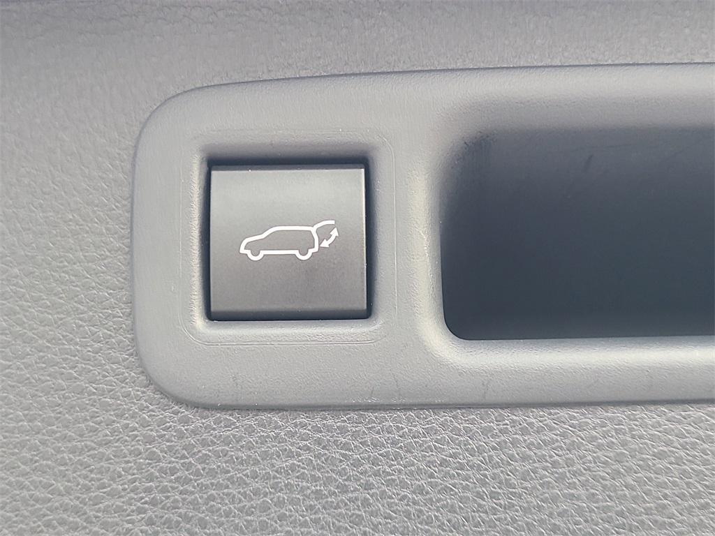 used 2023 Toyota Highlander car, priced at $29,985