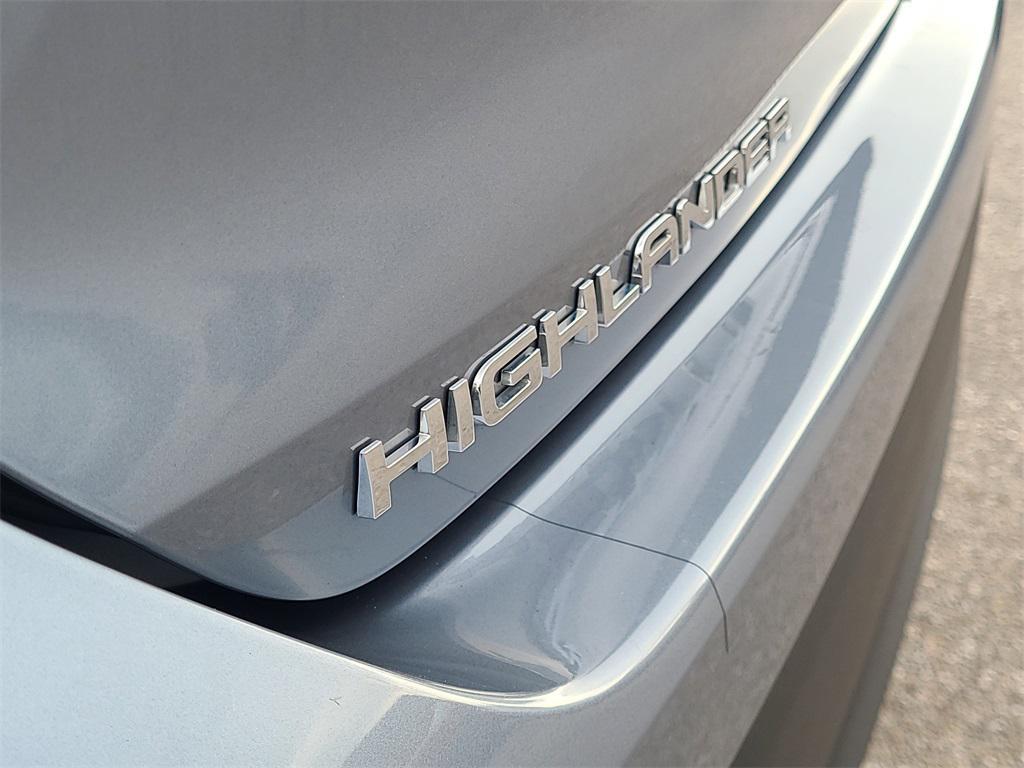 used 2023 Toyota Highlander car, priced at $29,985