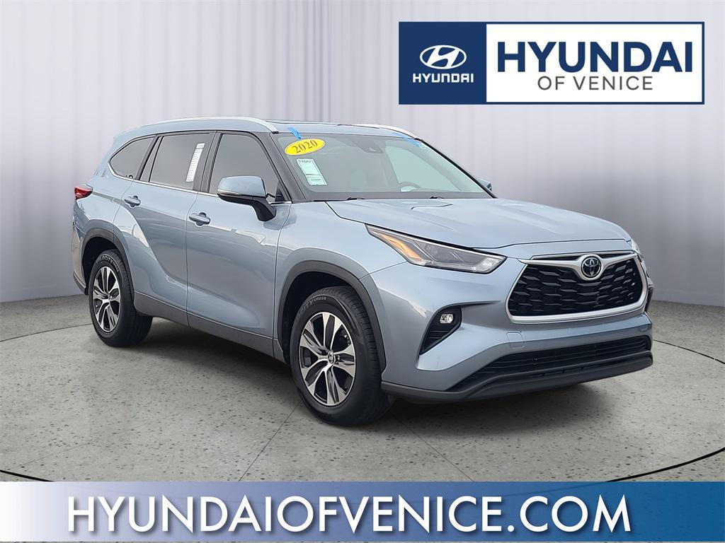 used 2023 Toyota Highlander car, priced at $29,985
