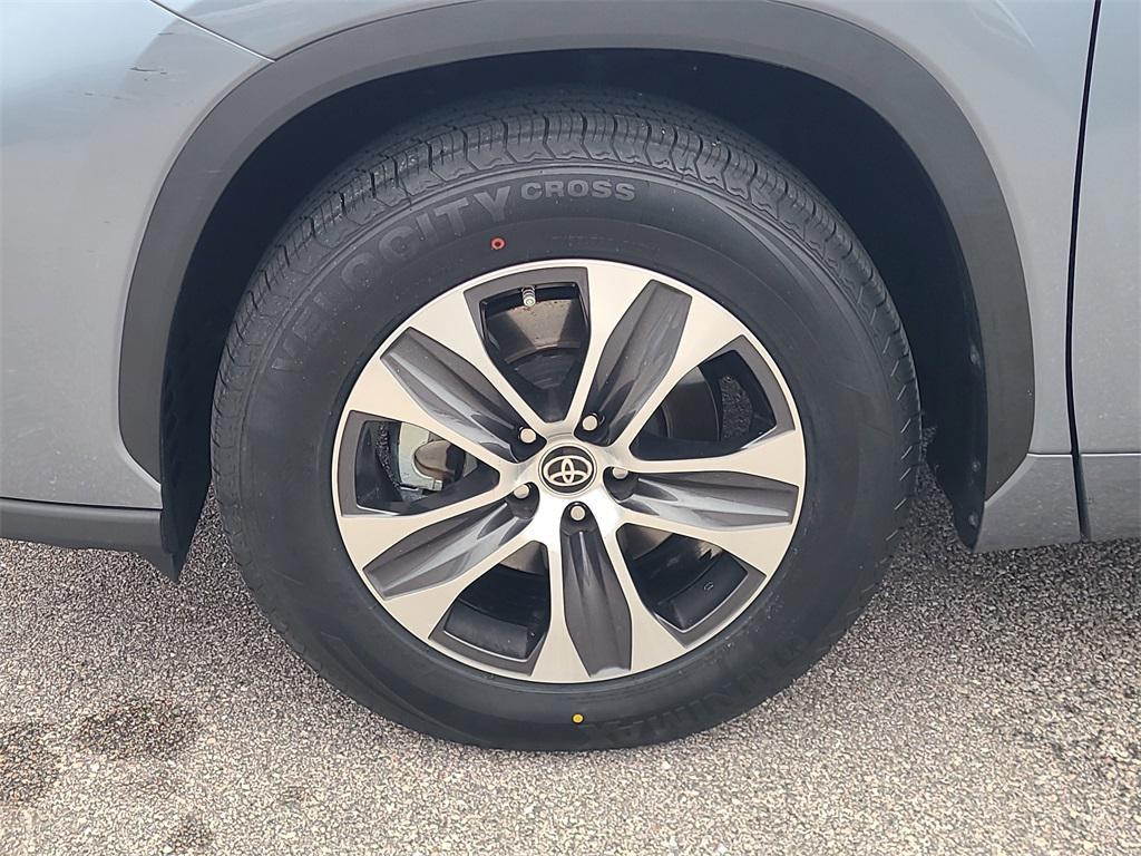 used 2023 Toyota Highlander car, priced at $29,985