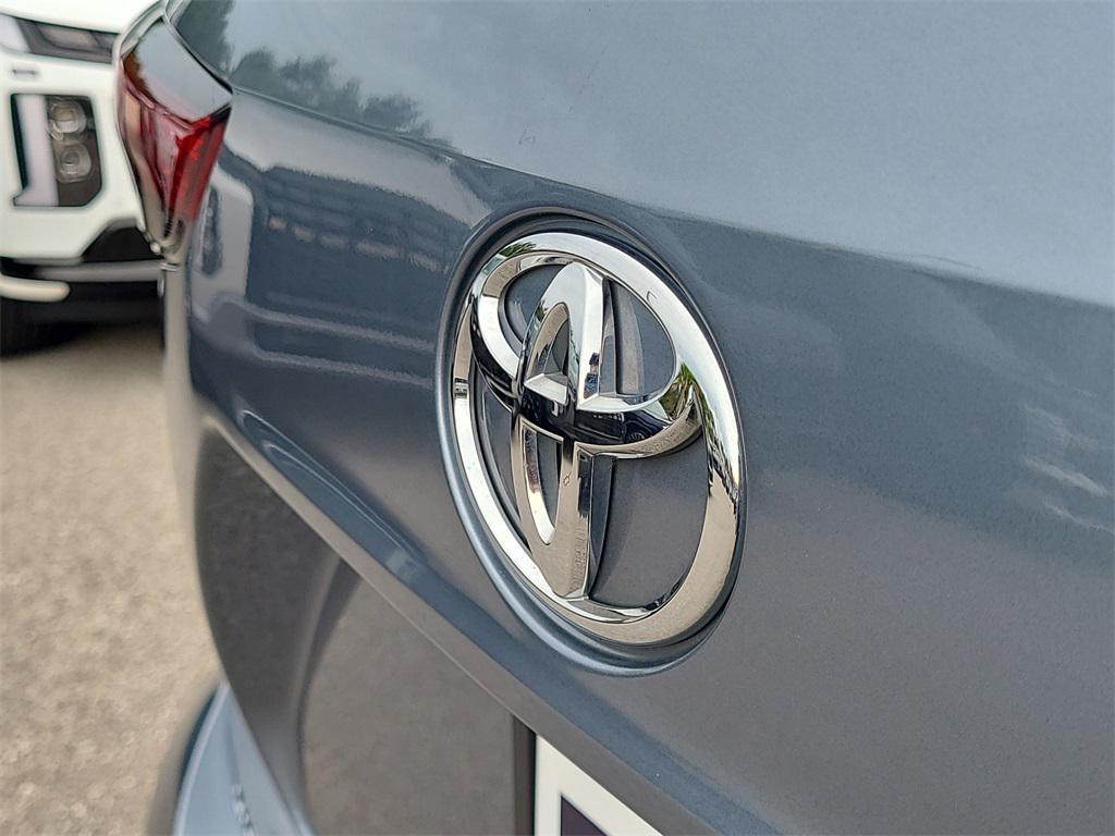 used 2023 Toyota Highlander car, priced at $29,985