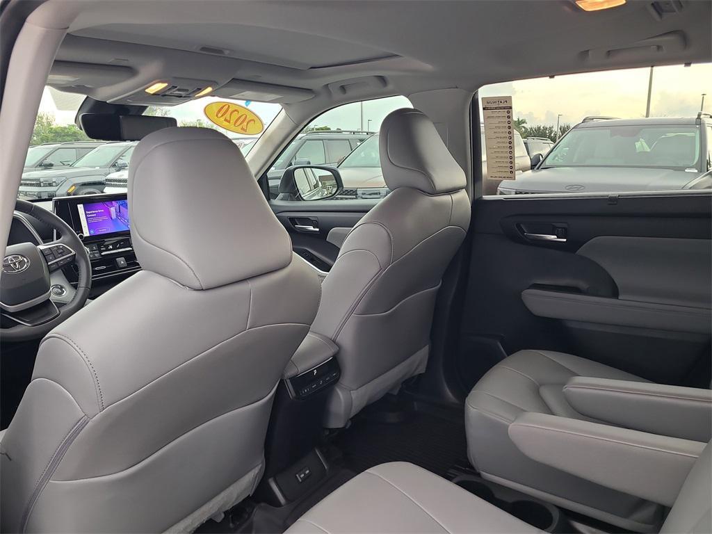 used 2023 Toyota Highlander car, priced at $29,985
