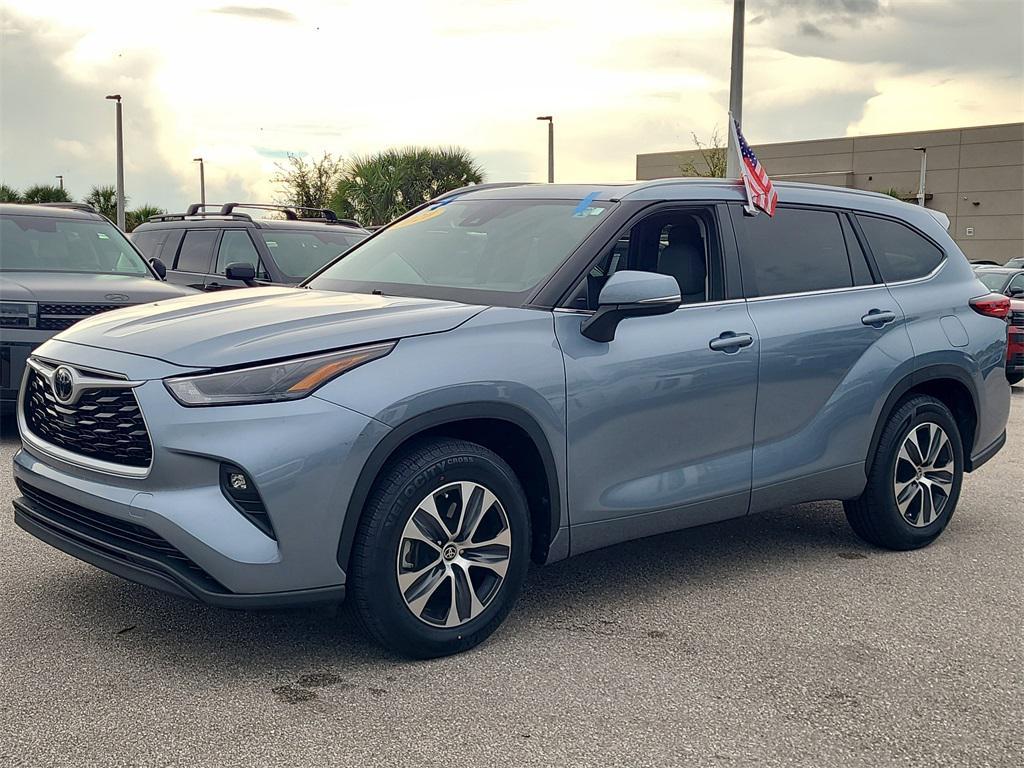 used 2023 Toyota Highlander car, priced at $29,985