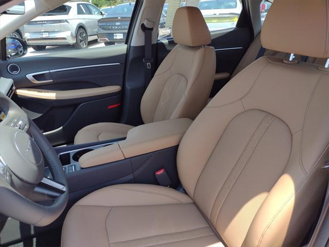 new 2025 Hyundai Sonata Hybrid car, priced at $37,051