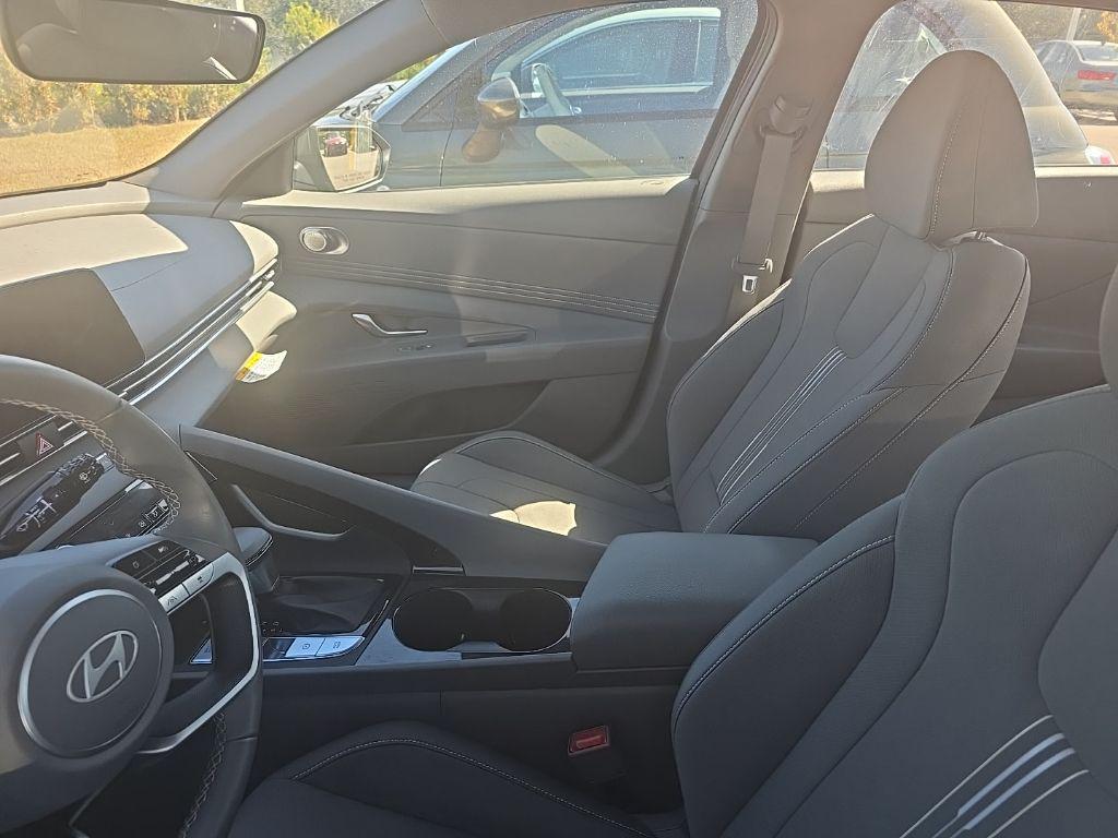 used 2025 Hyundai Elantra car