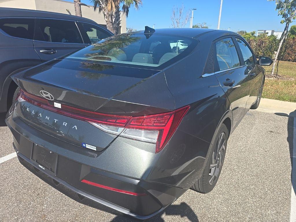 used 2025 Hyundai Elantra car