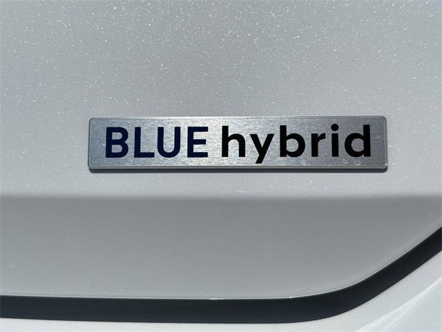 new 2024 Hyundai Elantra HEV car, priced at $26,915