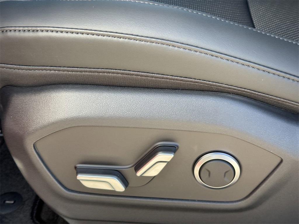 new 2025 Hyundai Santa Fe car, priced at $38,255