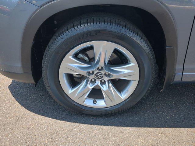 used 2019 Toyota Highlander car, priced at $28,462