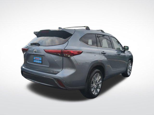 used 2022 Toyota Highlander car, priced at $39,981