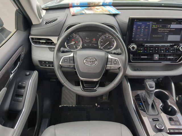 used 2022 Toyota Highlander car, priced at $39,981