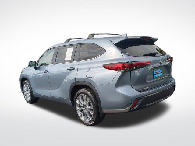 used 2022 Toyota Highlander car, priced at $39,981