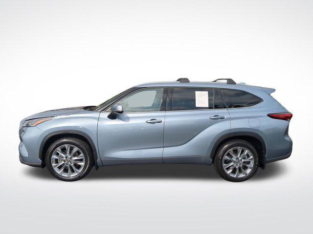 used 2022 Toyota Highlander car, priced at $39,981