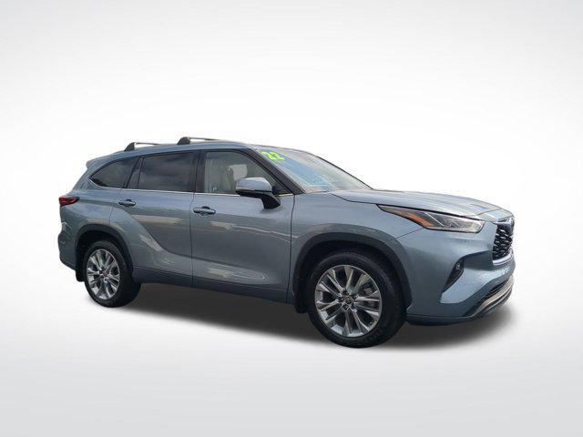 used 2022 Toyota Highlander car, priced at $39,981