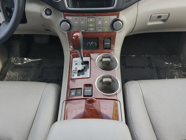 used 2013 Toyota Highlander car, priced at $13,684