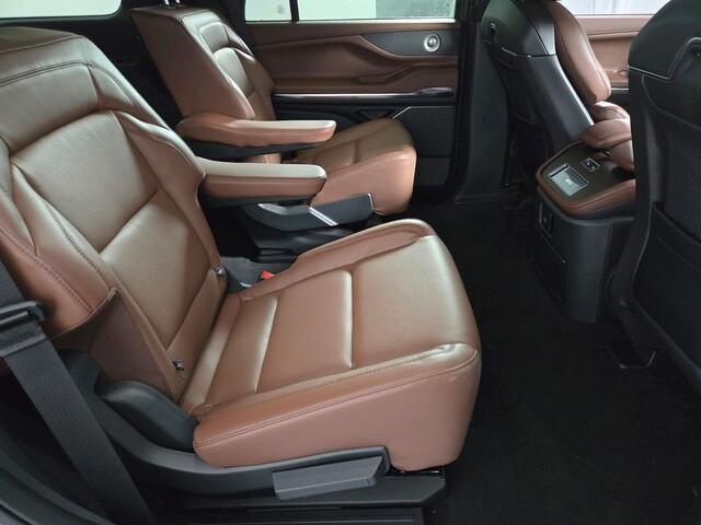 new 2025 Lincoln Navigator car, priced at $103,340