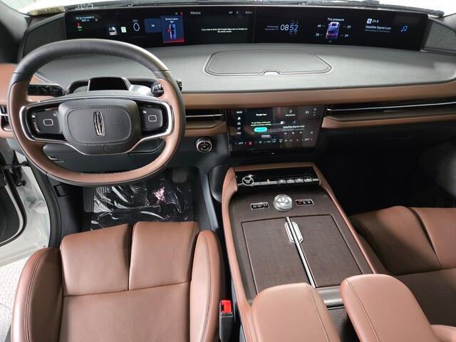 new 2025 Lincoln Navigator car, priced at $103,340