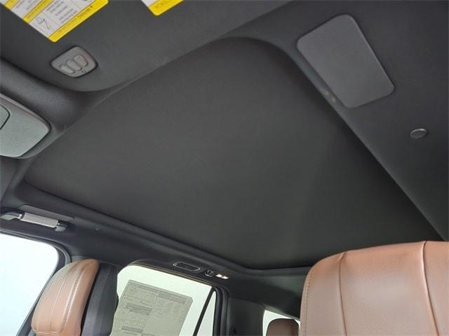 new 2025 Lincoln Navigator car, priced at $103,340