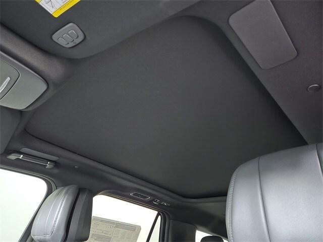 new 2025 Lincoln Navigator car, priced at $107,085