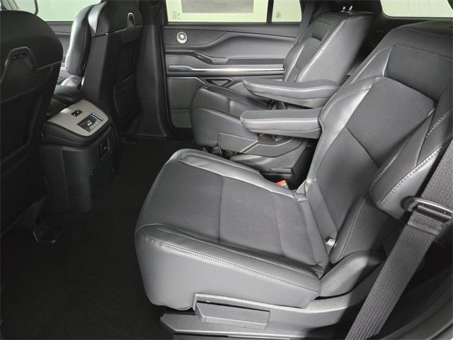 new 2025 Lincoln Navigator car, priced at $107,085
