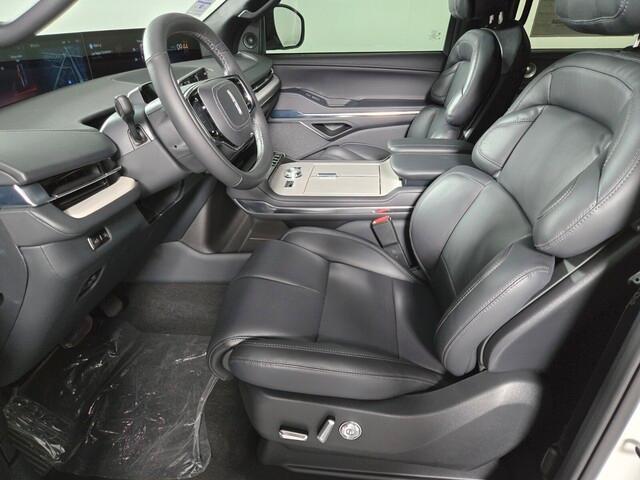 new 2025 Lincoln Navigator car, priced at $107,085