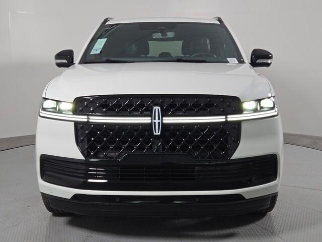 new 2025 Lincoln Navigator car, priced at $107,085