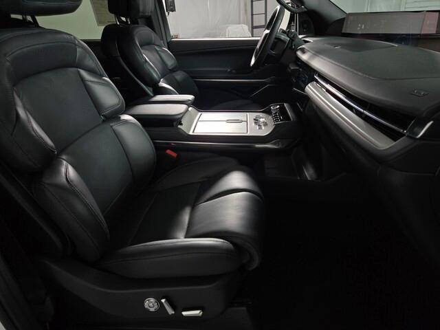 new 2025 Lincoln Navigator car, priced at $107,085