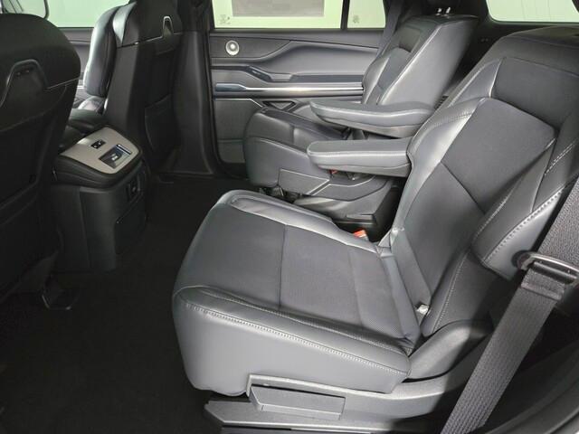 new 2025 Lincoln Navigator car, priced at $107,085