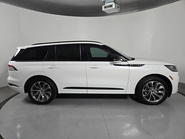 new 2025 Lincoln Aviator car, priced at $67,618