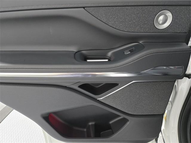 new 2025 Lincoln Navigator car, priced at $107,085