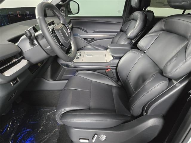 new 2025 Lincoln Navigator car, priced at $107,085