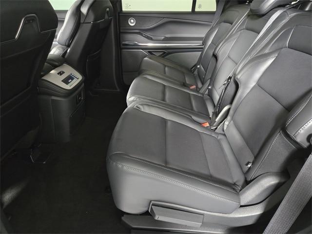 new 2025 Lincoln Navigator car, priced at $107,085