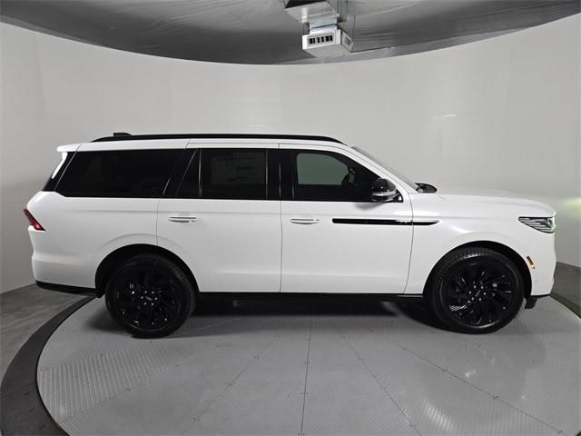 new 2025 Lincoln Navigator car, priced at $107,085