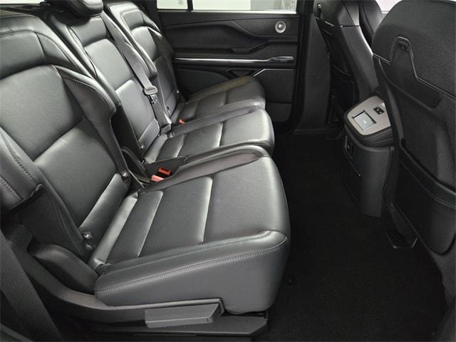 new 2025 Lincoln Navigator car, priced at $107,085