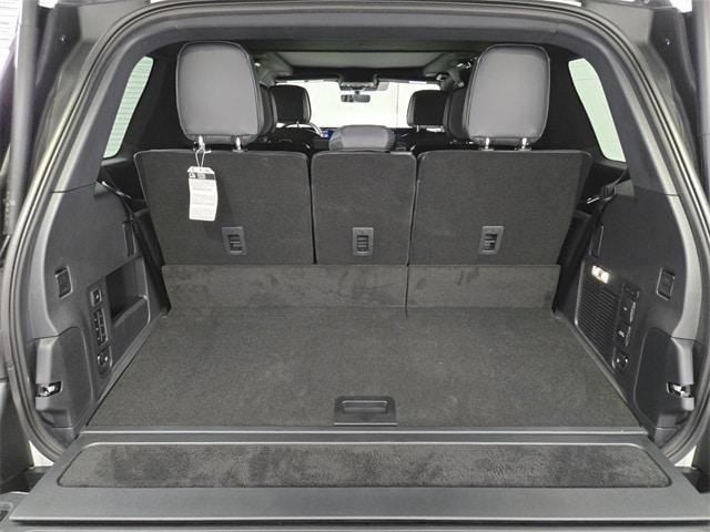 new 2025 Lincoln Navigator car, priced at $107,085