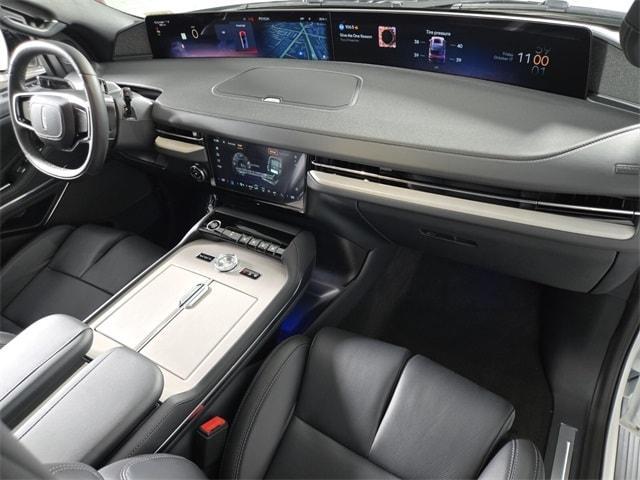 new 2025 Lincoln Navigator car, priced at $107,085