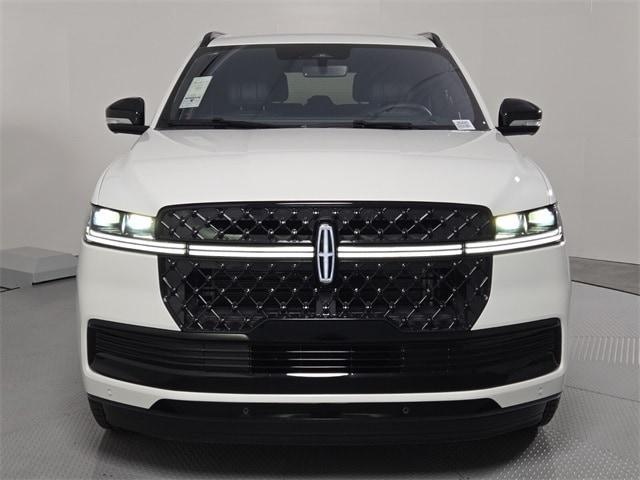 new 2025 Lincoln Navigator car, priced at $107,085