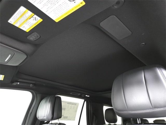 new 2025 Lincoln Navigator car, priced at $107,085