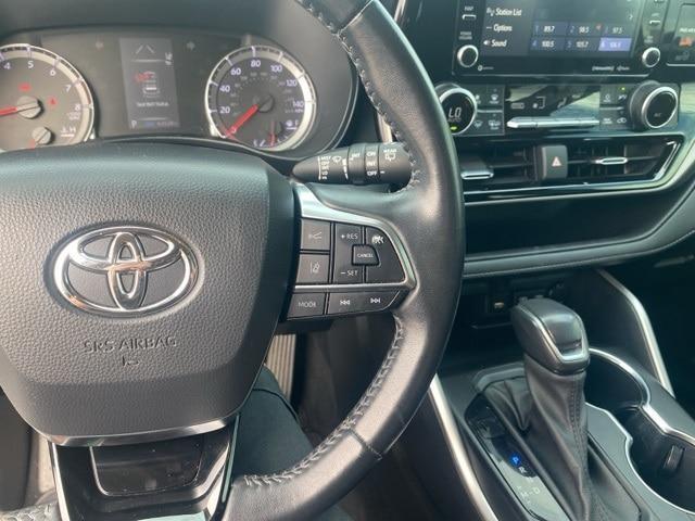 used 2021 Toyota Highlander car, priced at $28,129