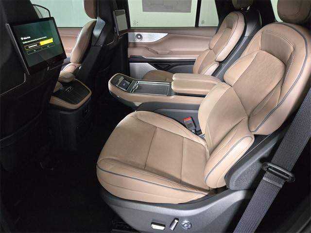 new 2025 Lincoln Navigator car, priced at $121,590