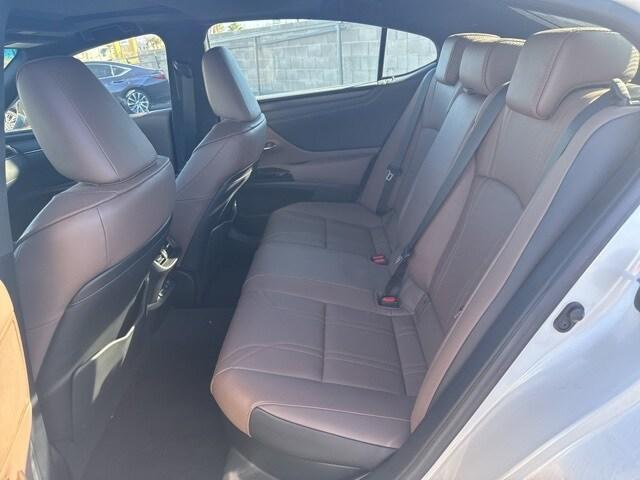used 2023 Lexus ES 300h car, priced at $37,204