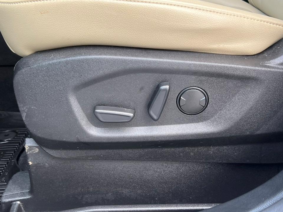 used 2023 Ford Edge car, priced at $25,176