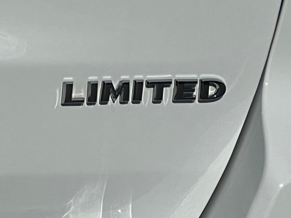 used 2022 Jeep Grand Cherokee WK car, priced at $28,385