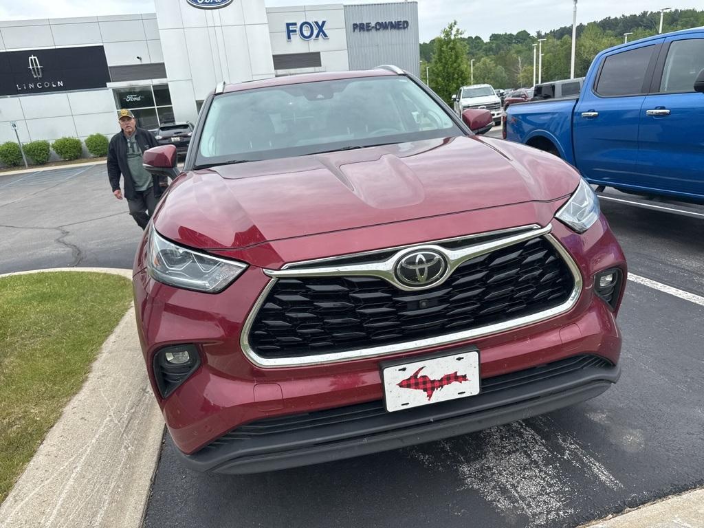 used 2020 Toyota Highlander car, priced at $35,518