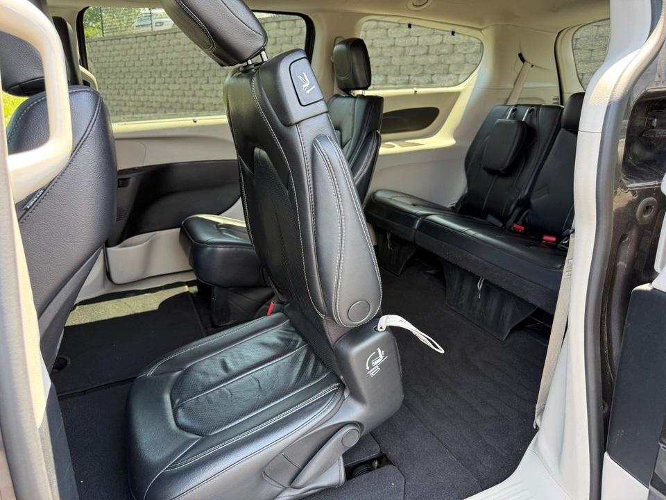 used 2022 Chrysler Pacifica car, priced at $21,604