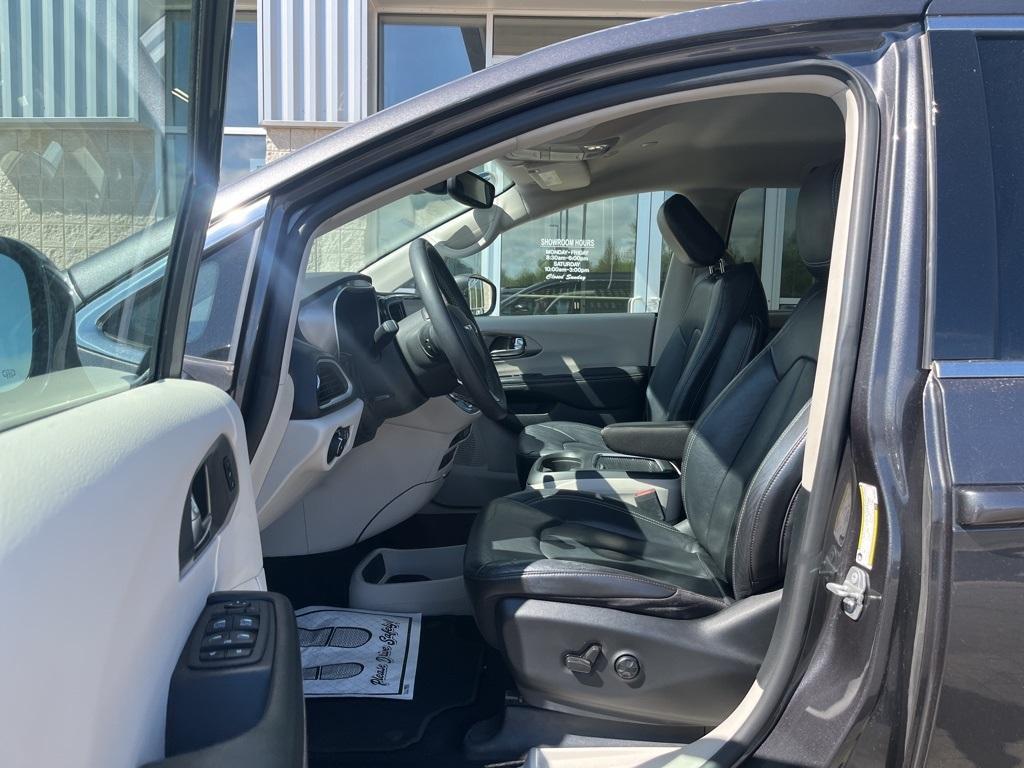 used 2022 Chrysler Pacifica car, priced at $23,108